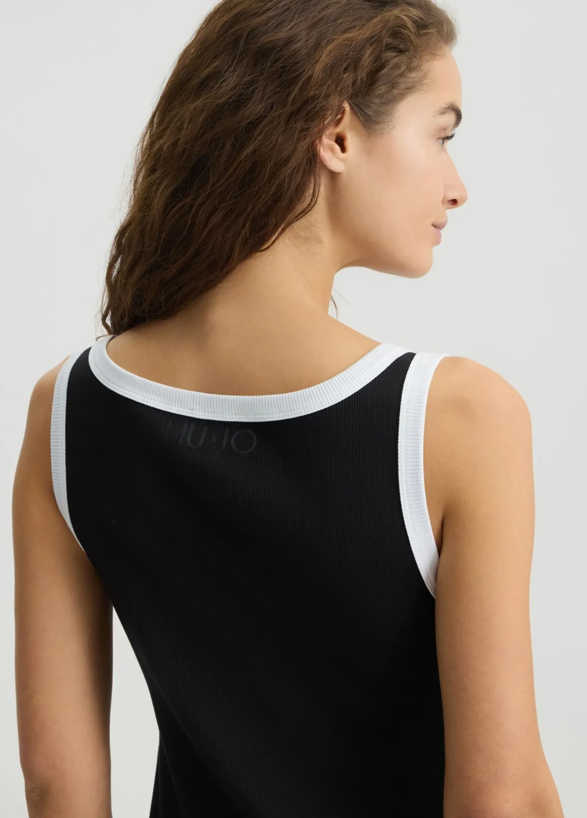 Abito con cut-out