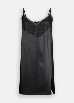 Abito con pizzo
