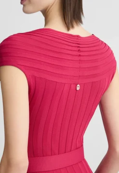 Abito in maglia con cintura