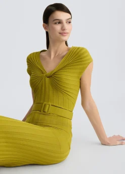 Abito in maglia con cintura