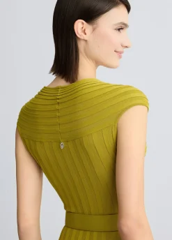 Abito in maglia con cintura