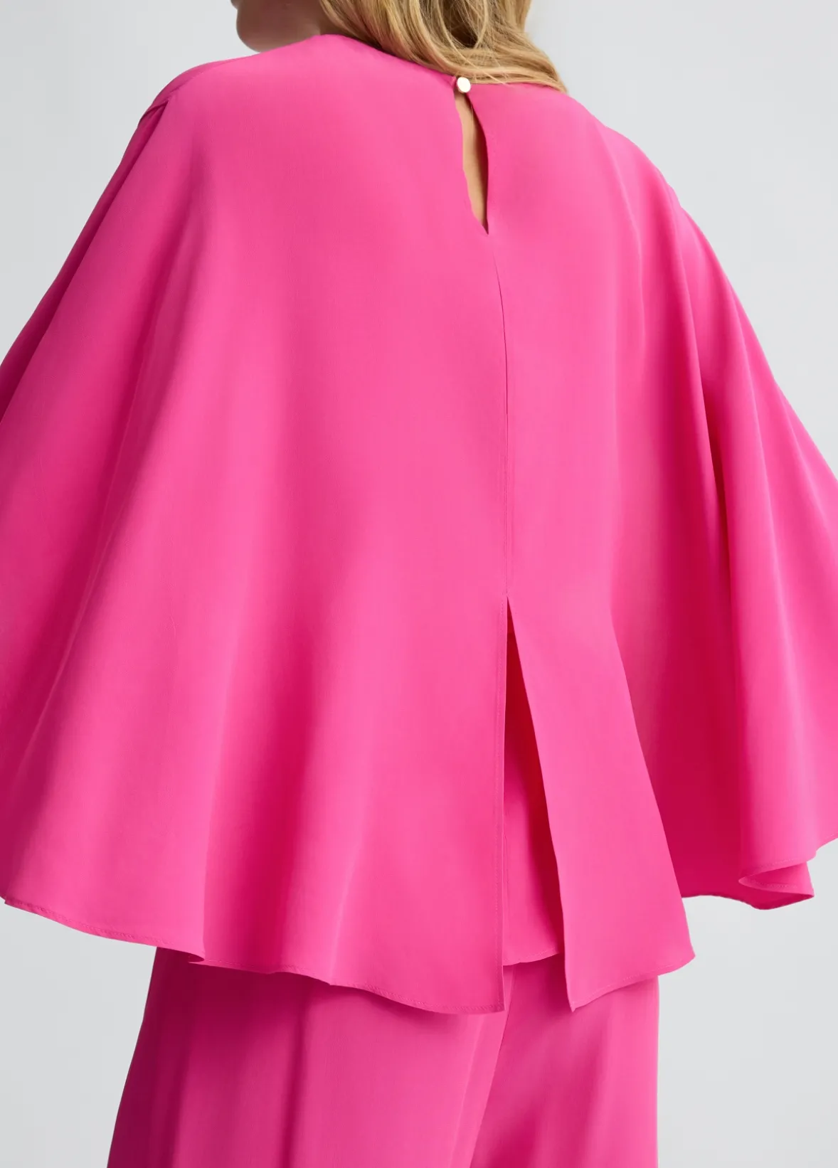 Blusa in crêpe de chine con cintura
