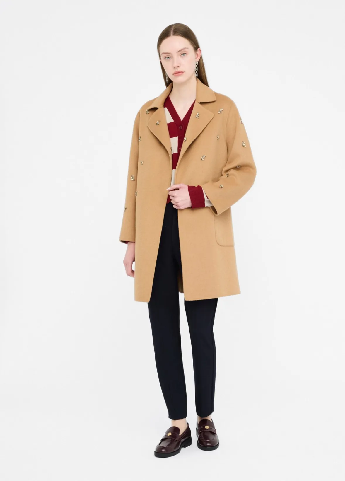 Cappotto in lana con ricami gioiello