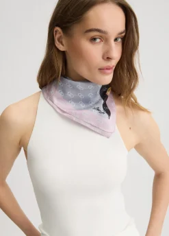 Foulard con angolo floreale