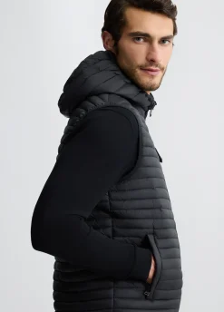 Gilet con cappuccio removibile