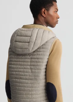 Gilet con cappuccio removibile