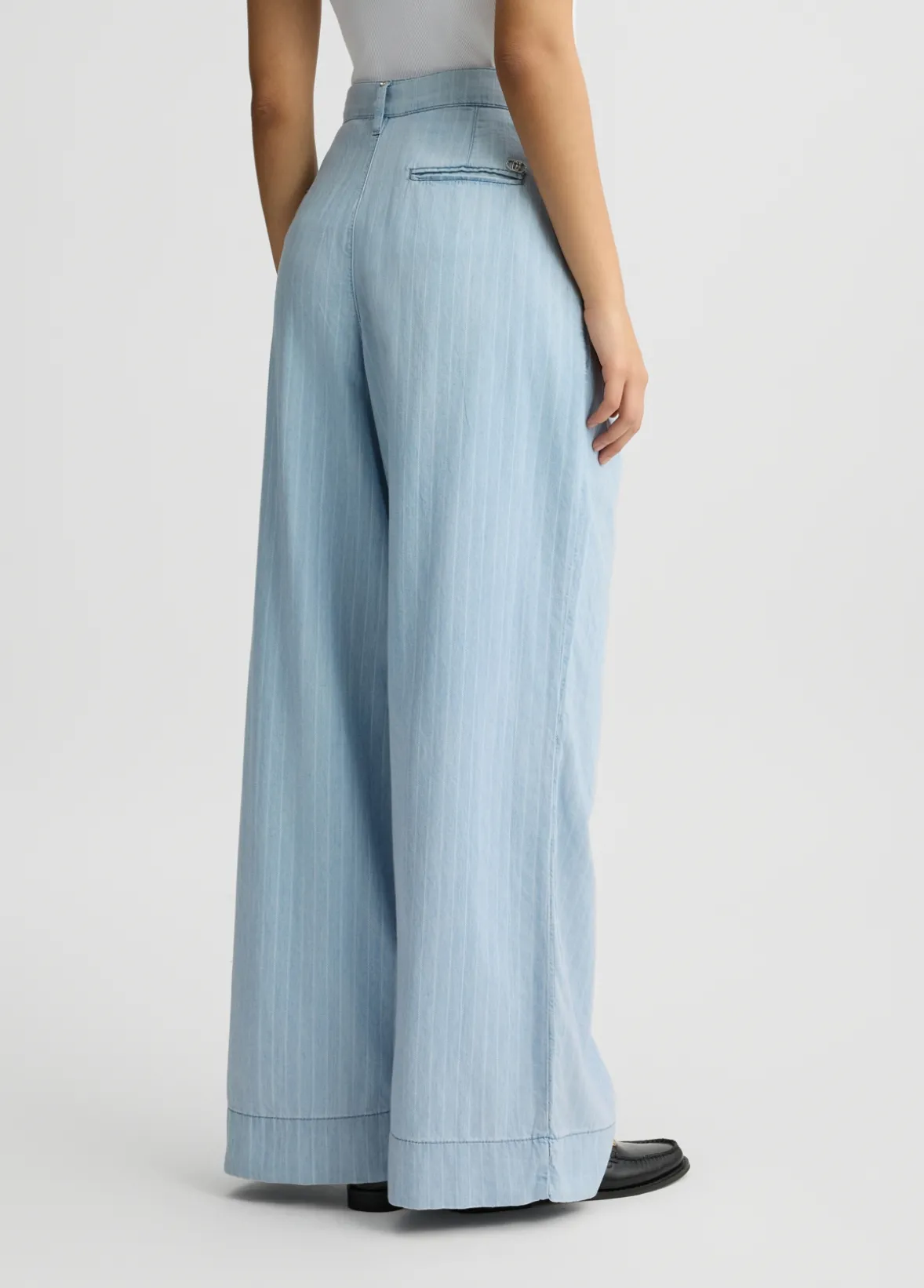 Jeans ampi in denim gessato