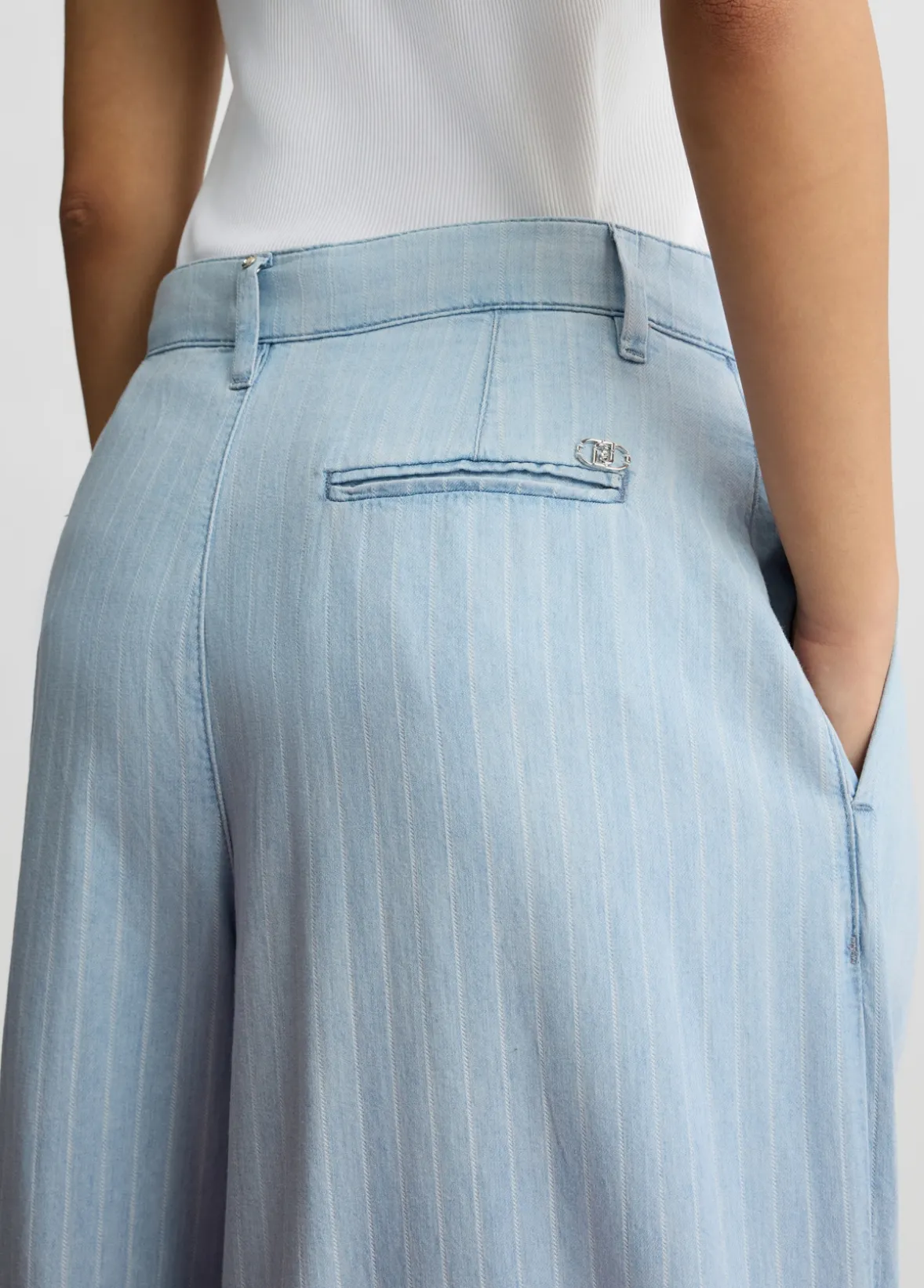 Jeans ampi in denim gessato