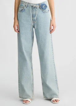 Jeans baggy con cintura floreale