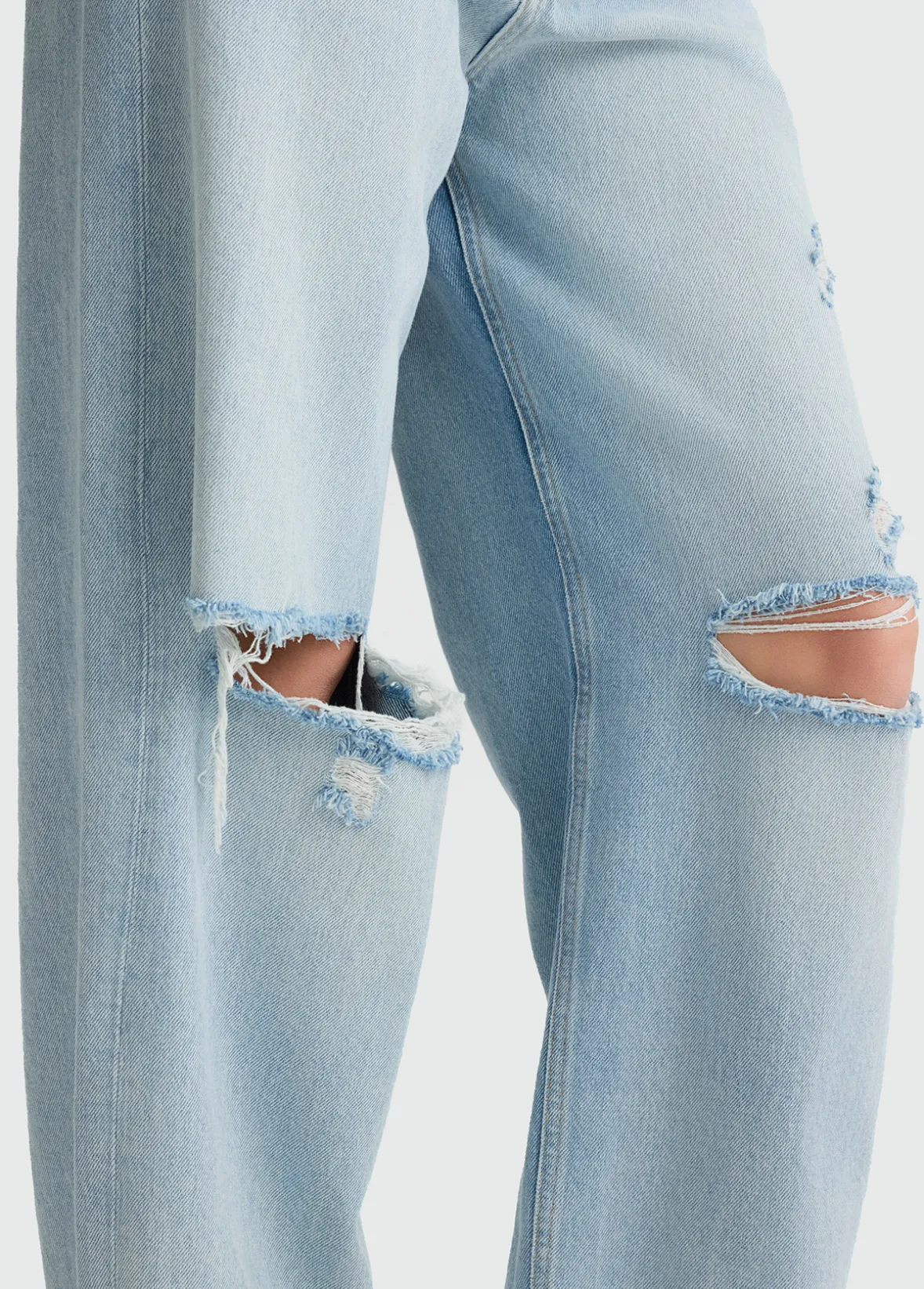 Jeans baggy con strappi