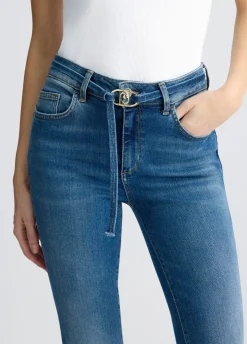 Jeans bootcut con cintura