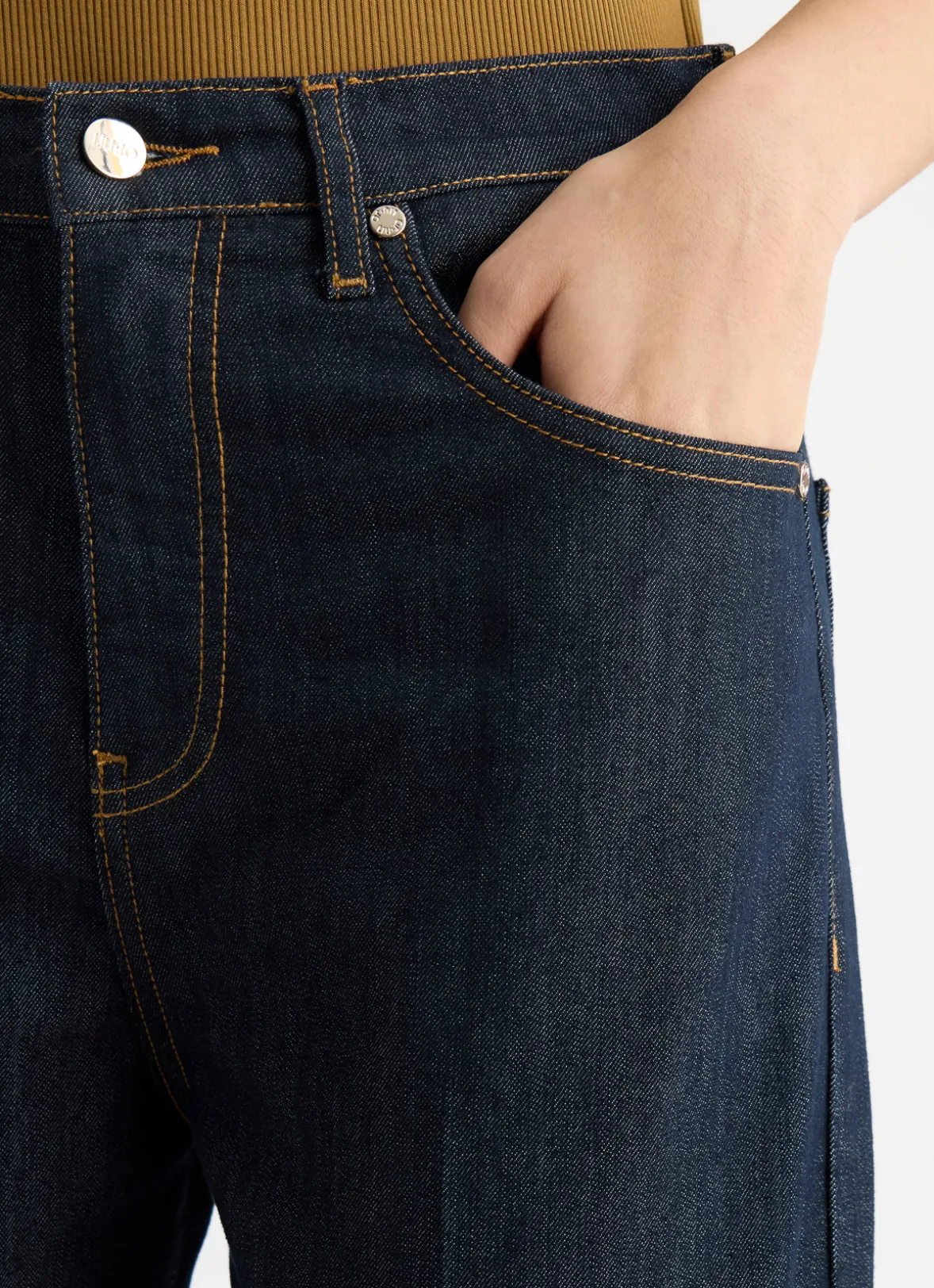 Jeans carrot fit a vita alta