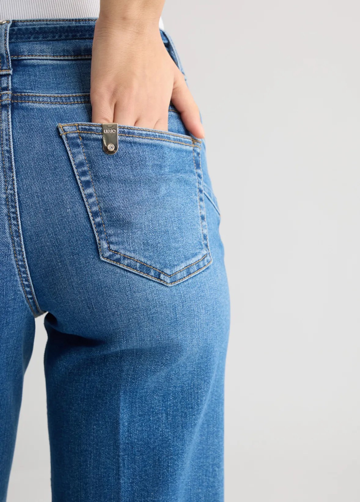 Jeans cropped con risvolto