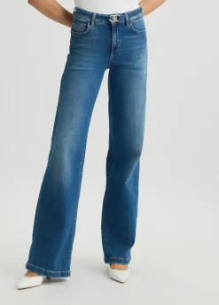 Jeans flare con cintura