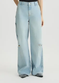 Jeans flare con piccoli strappi