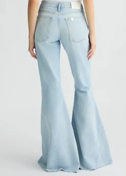 Jeans flare con strappi