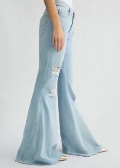 Jeans flare con strappi