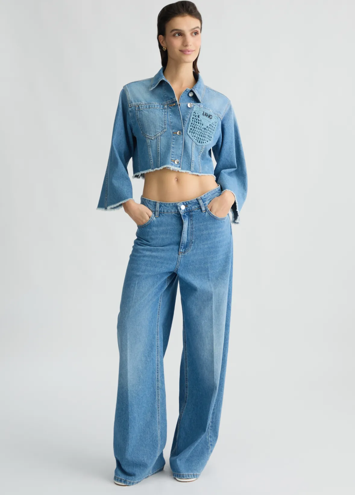 Jeans flare con tasche crochet