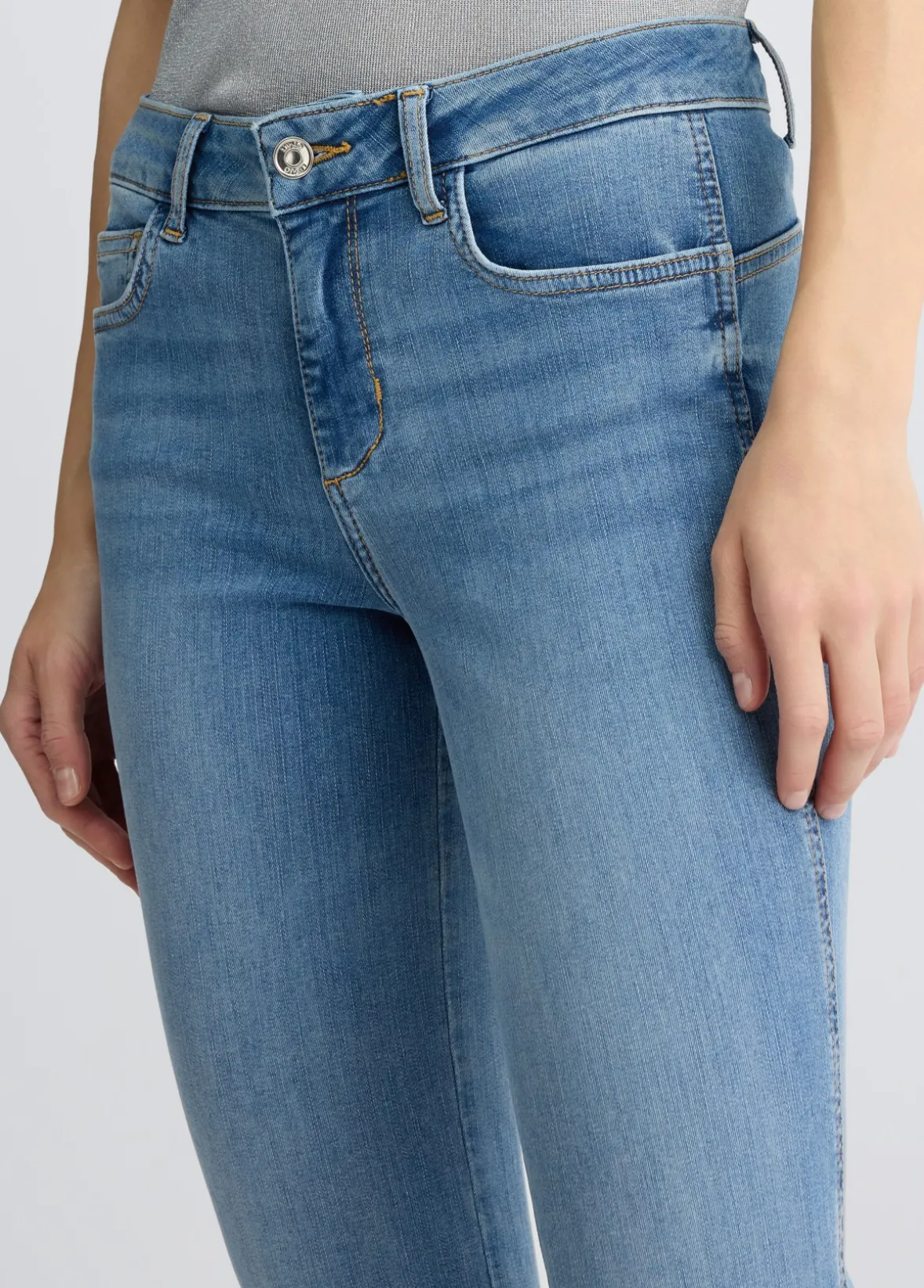 Jeans skinny con borchie