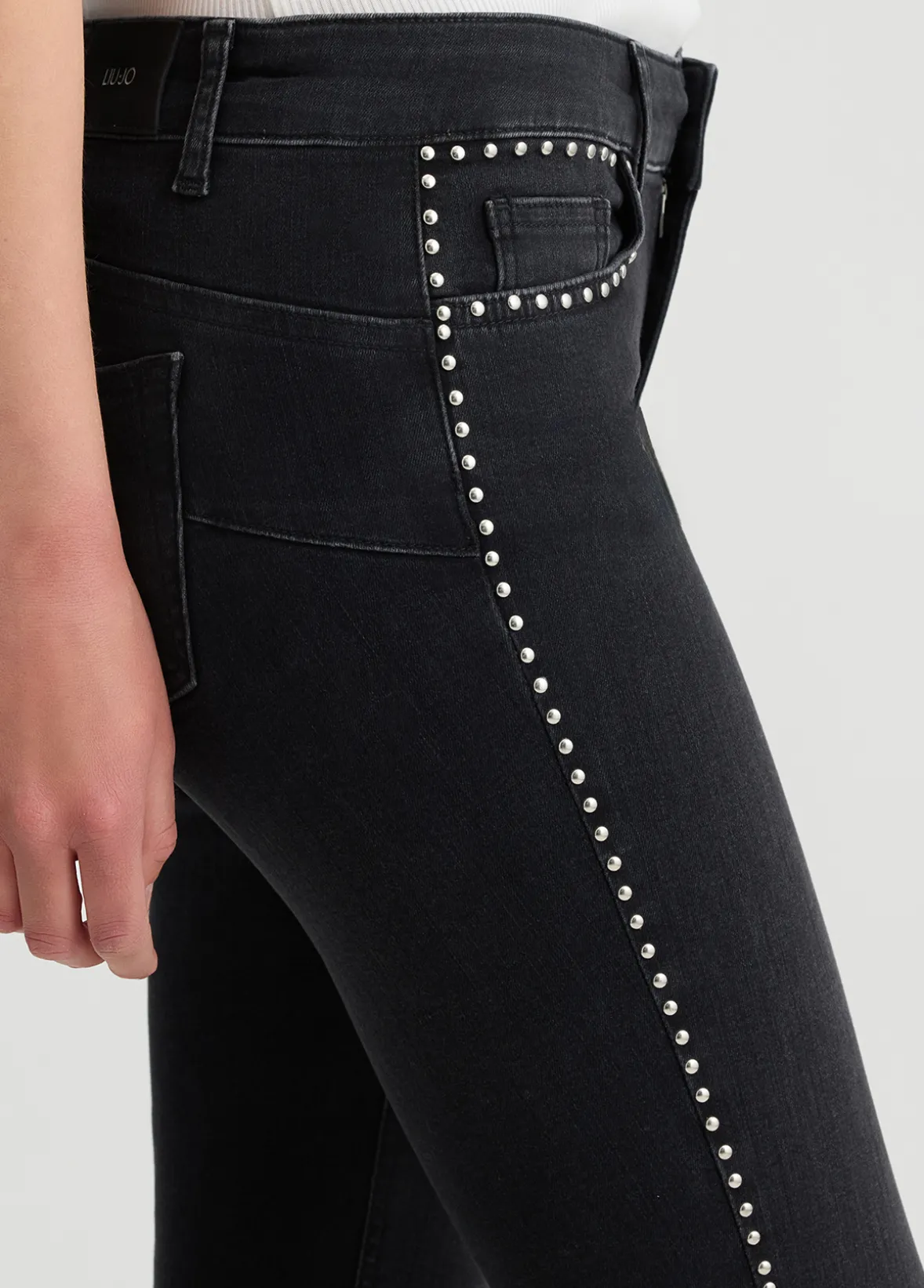 Jeans skinny con borchie