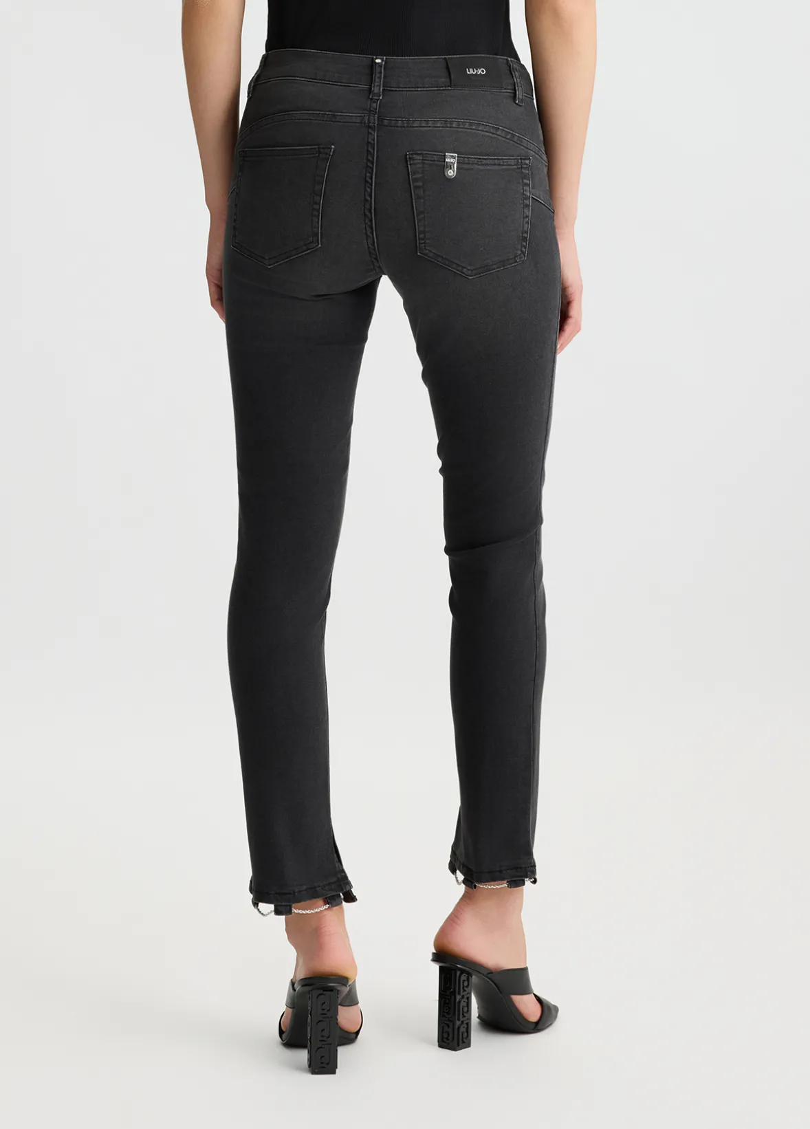 Jeans skinny con catene