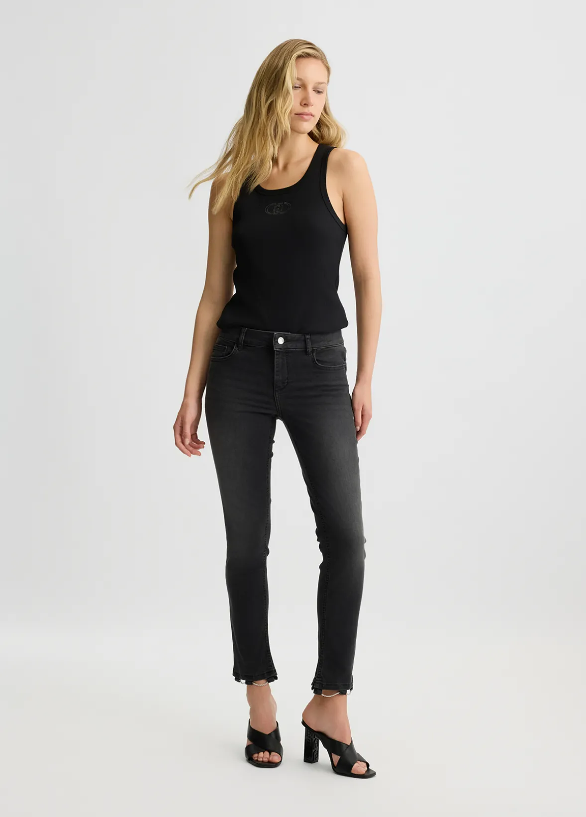 Jeans skinny con catene