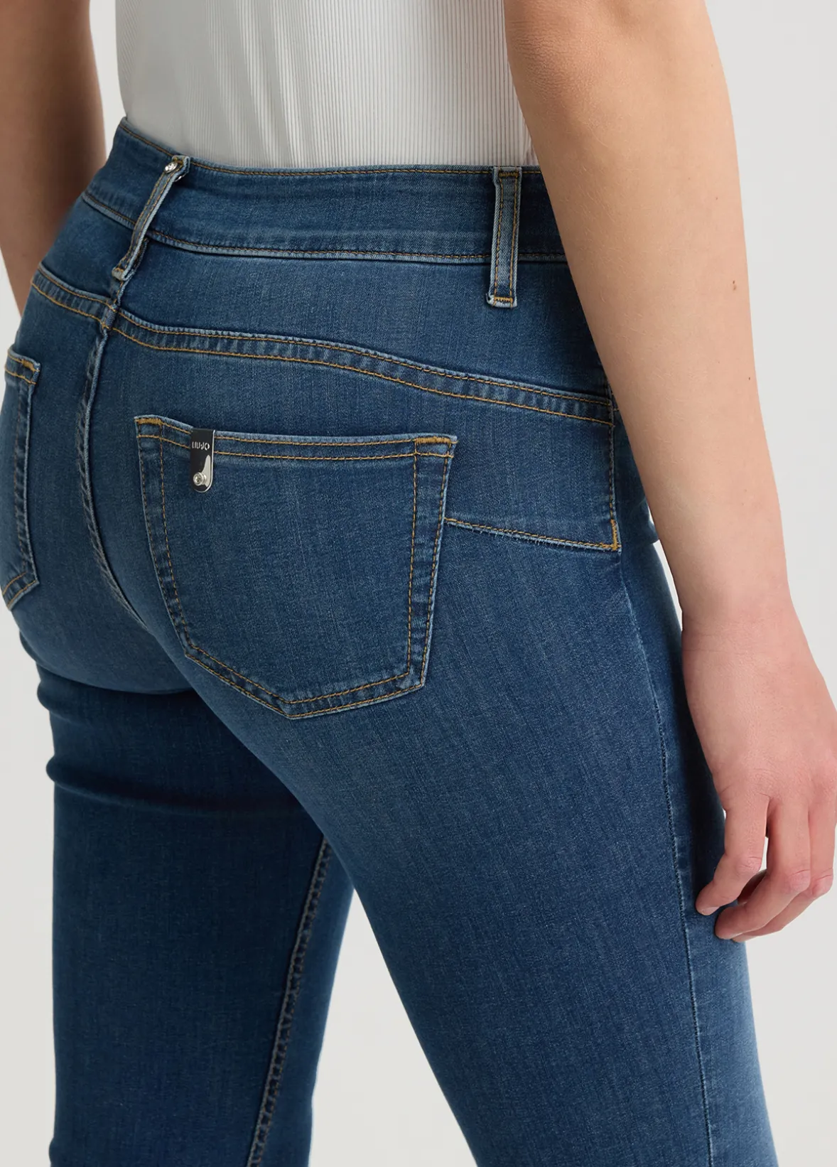 Jeans skinny cropped con risvolto