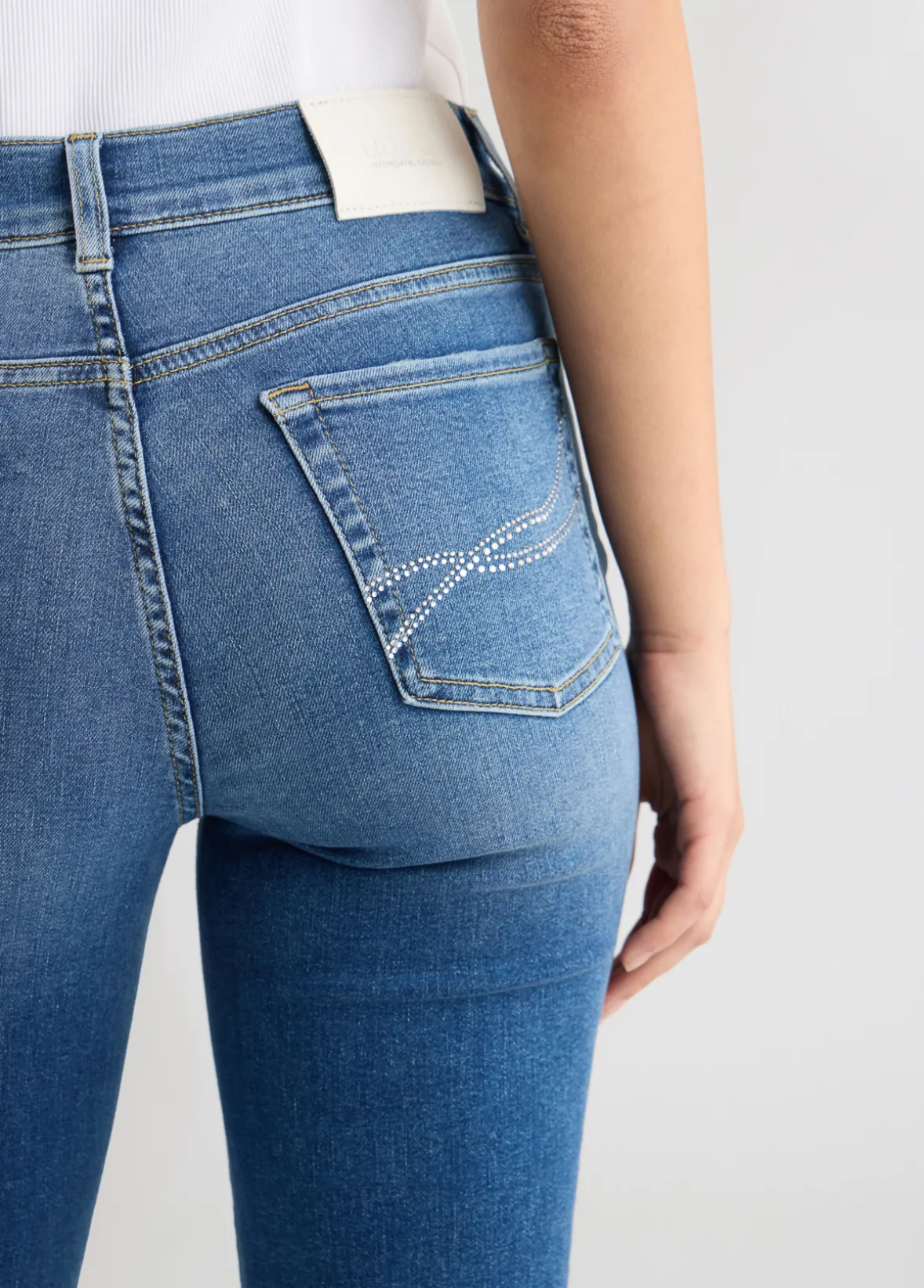 Jeans slim fit con strass