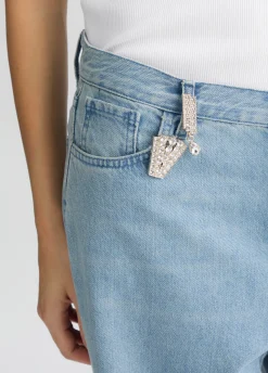 Jeans straight con charm gioiello