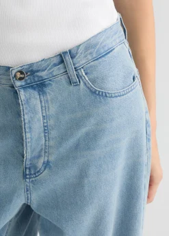 Jeans straight con charm gioiello