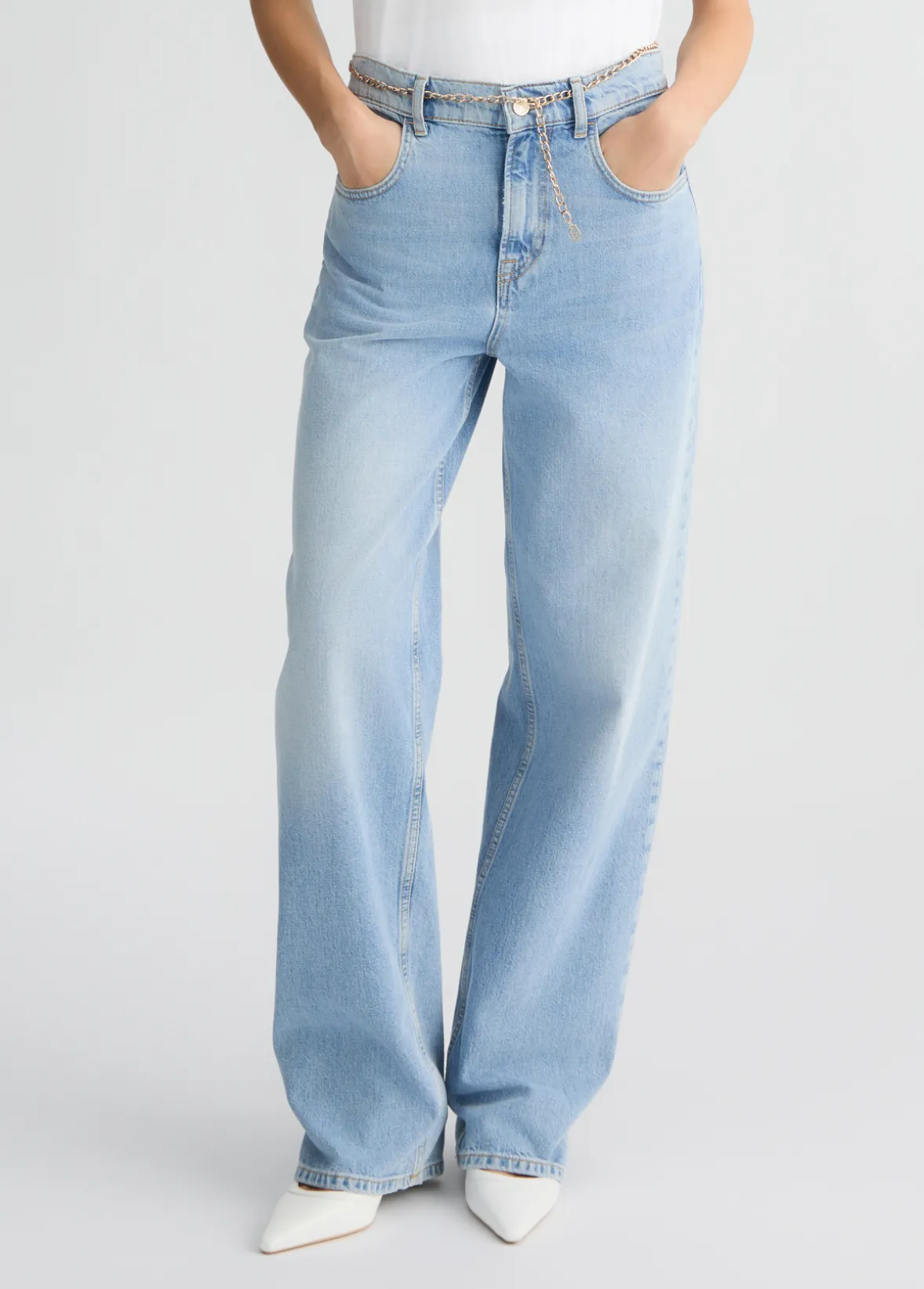 Jeans straight con cintura elegante