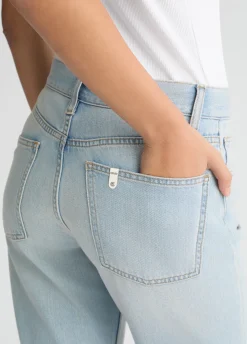 Jeans straight con ricamo crochet
