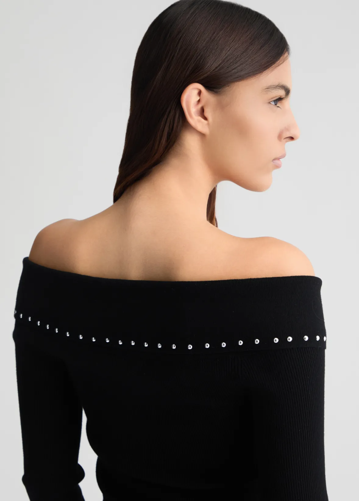 Maglia con zip e borchie