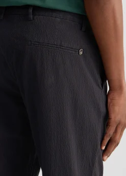 Pantaloni chino in seersucker