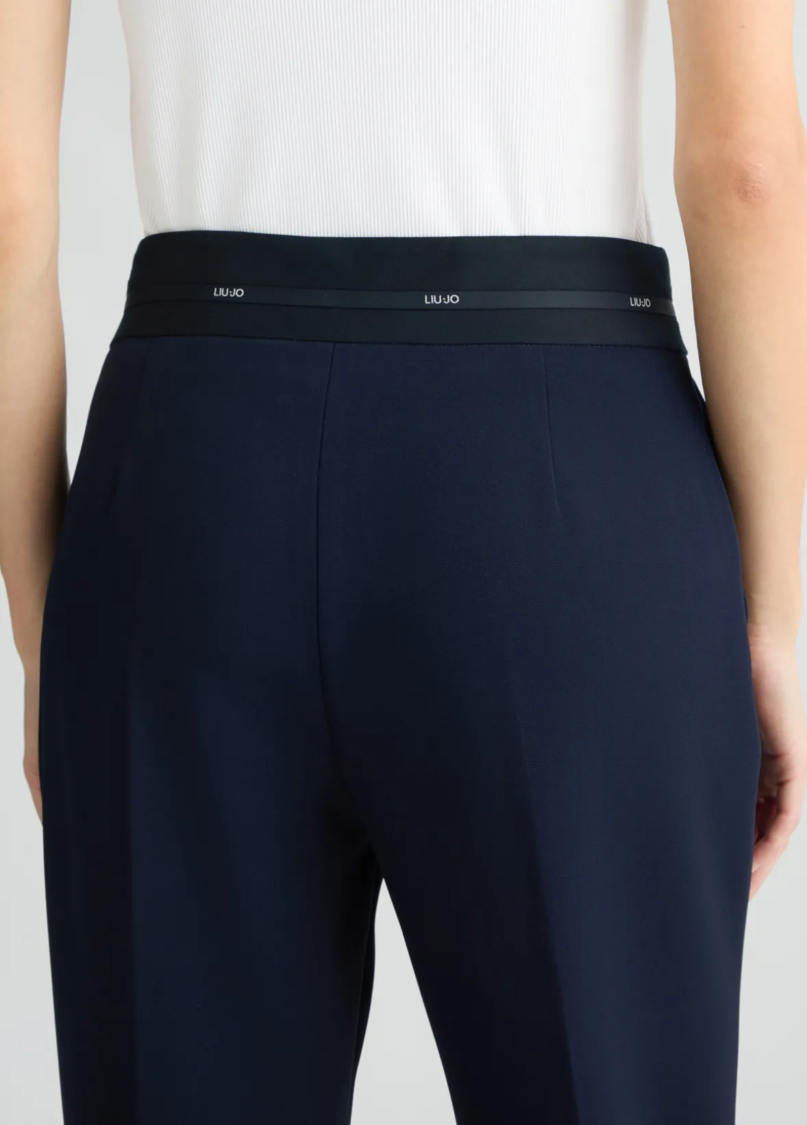 Pantaloni con cintone logato