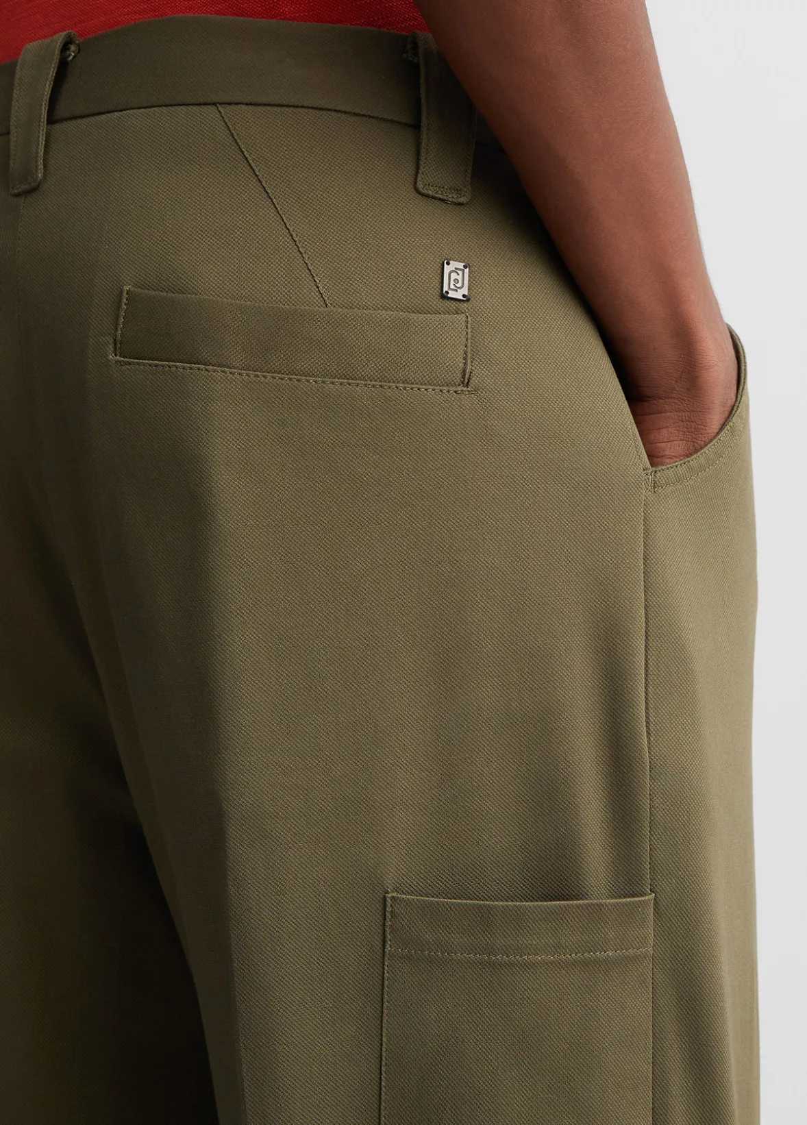 Pantaloni con dettaglio tasca