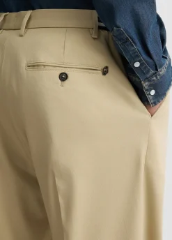 Pantaloni con inserto elastico