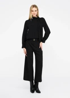 Pantaloni cropped con cintura