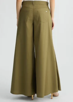 Pantaloni flare