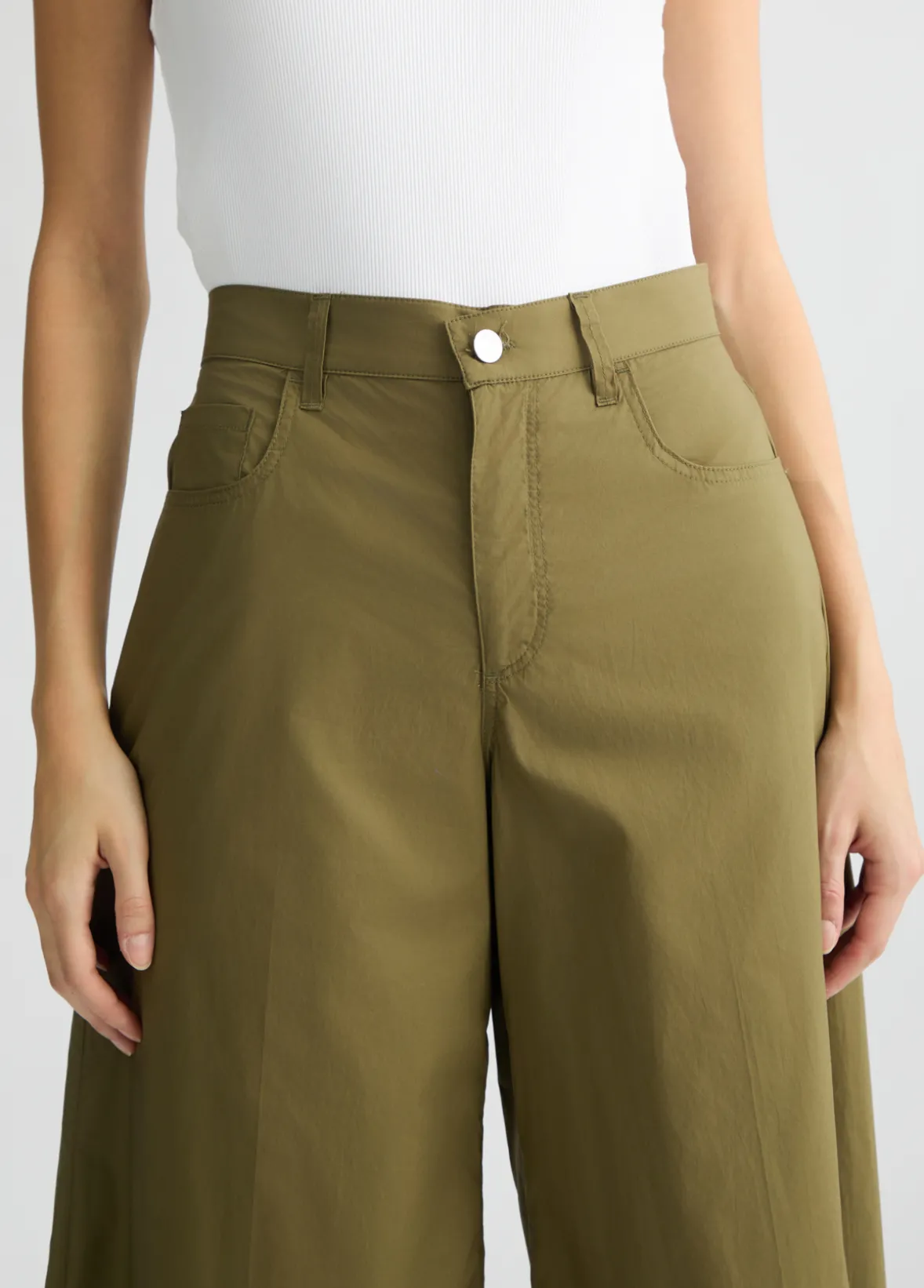 Pantaloni flare