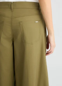 Pantaloni flare