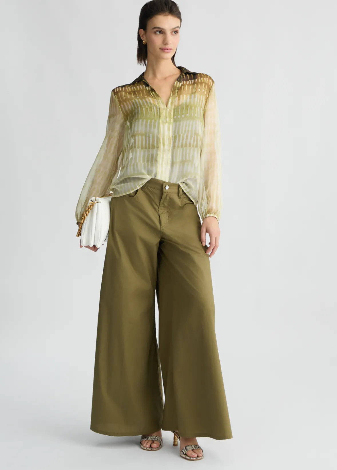 Pantaloni flare