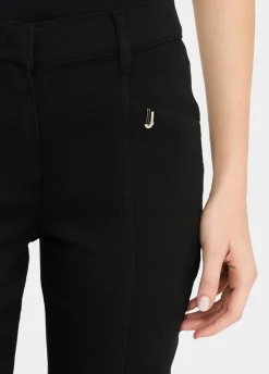 Pantaloni flare
