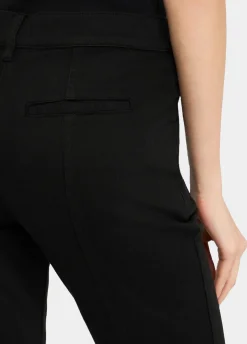 Pantaloni flare