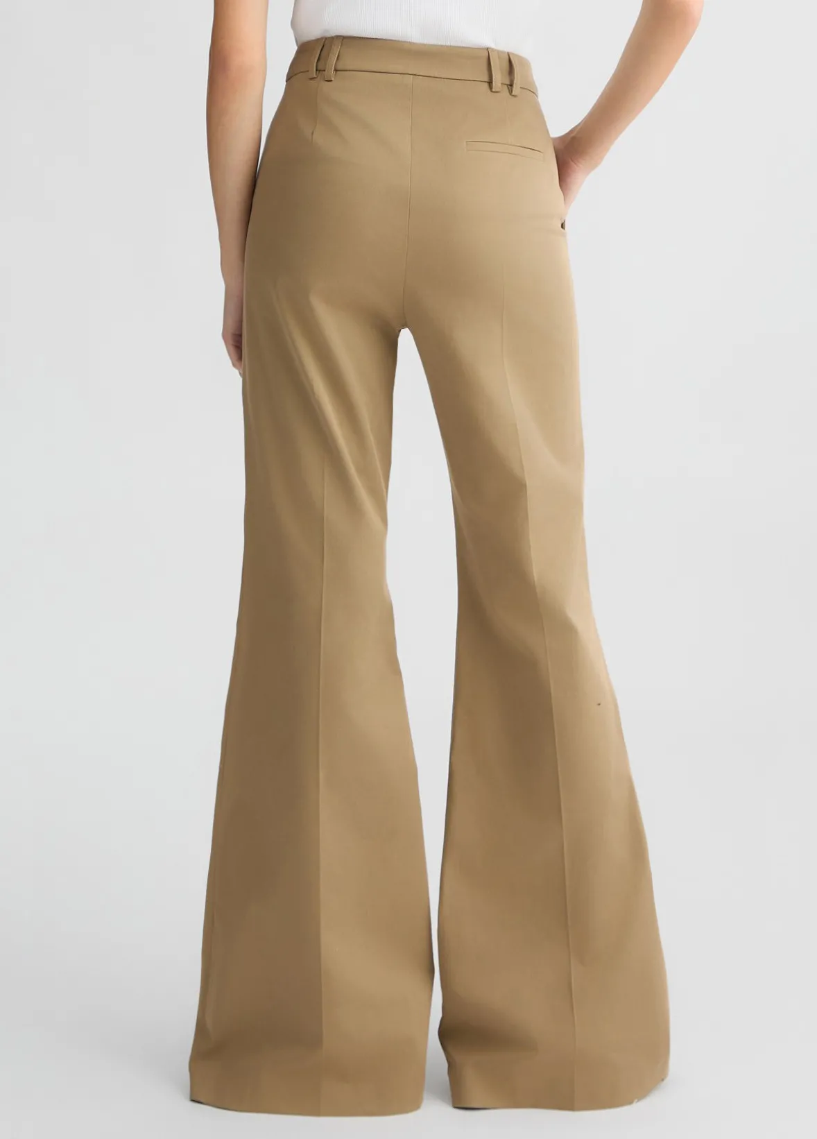 Pantaloni flare
