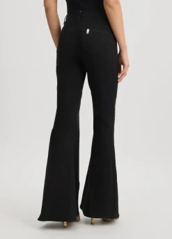 Pantaloni flare
