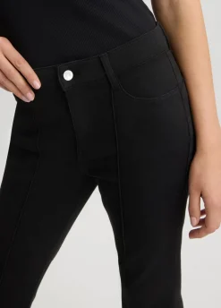 Pantaloni flare