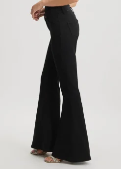 Pantaloni flare