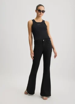 Pantaloni flare