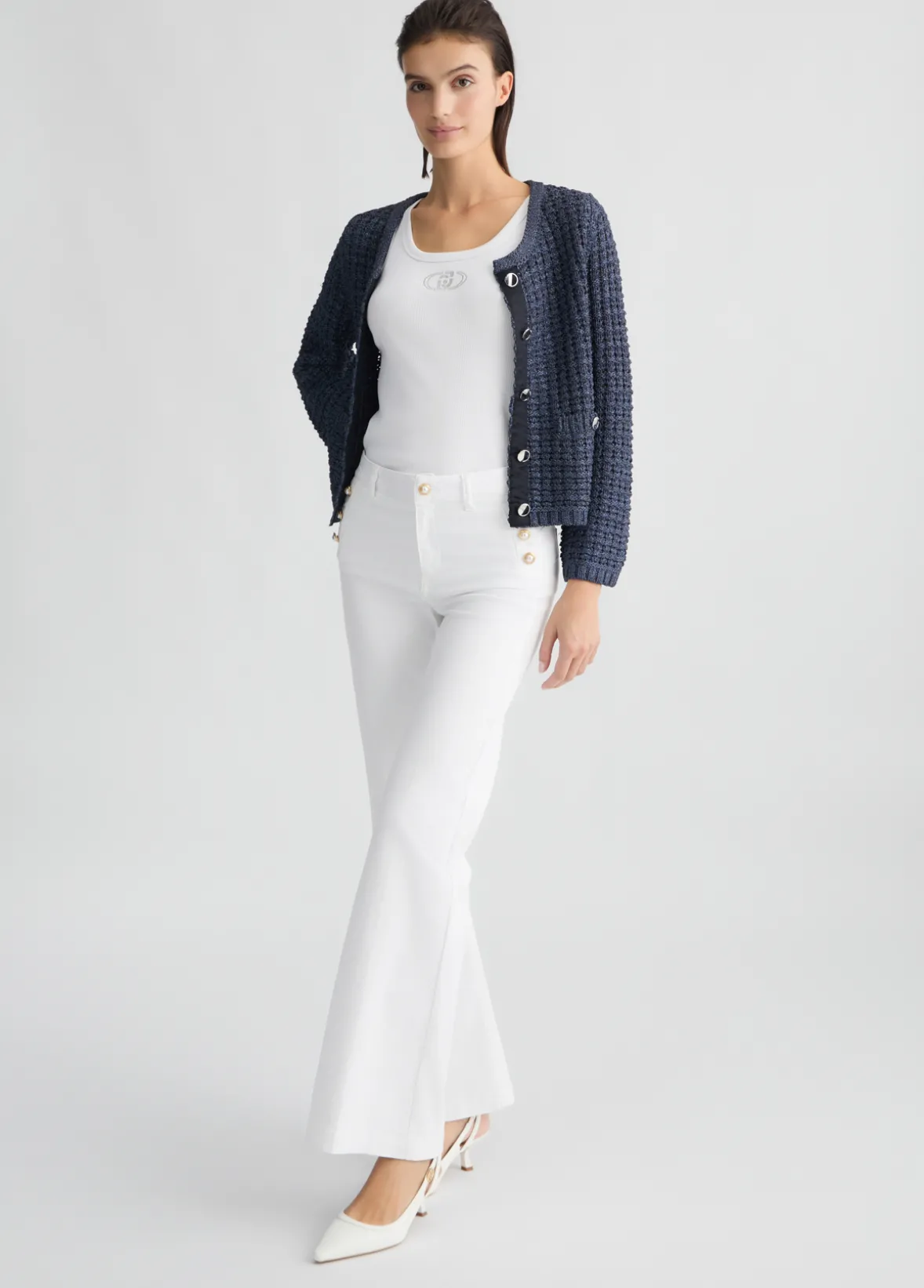 Pantaloni flare con bottoni